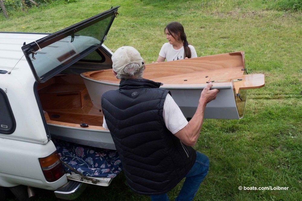 Schnell und kompakt gestaut: ein Nesting -Dingi passt zerlegt in die Campingkajüte eines kleinen Pritschenwagens. Foto: boats.com/Loibner