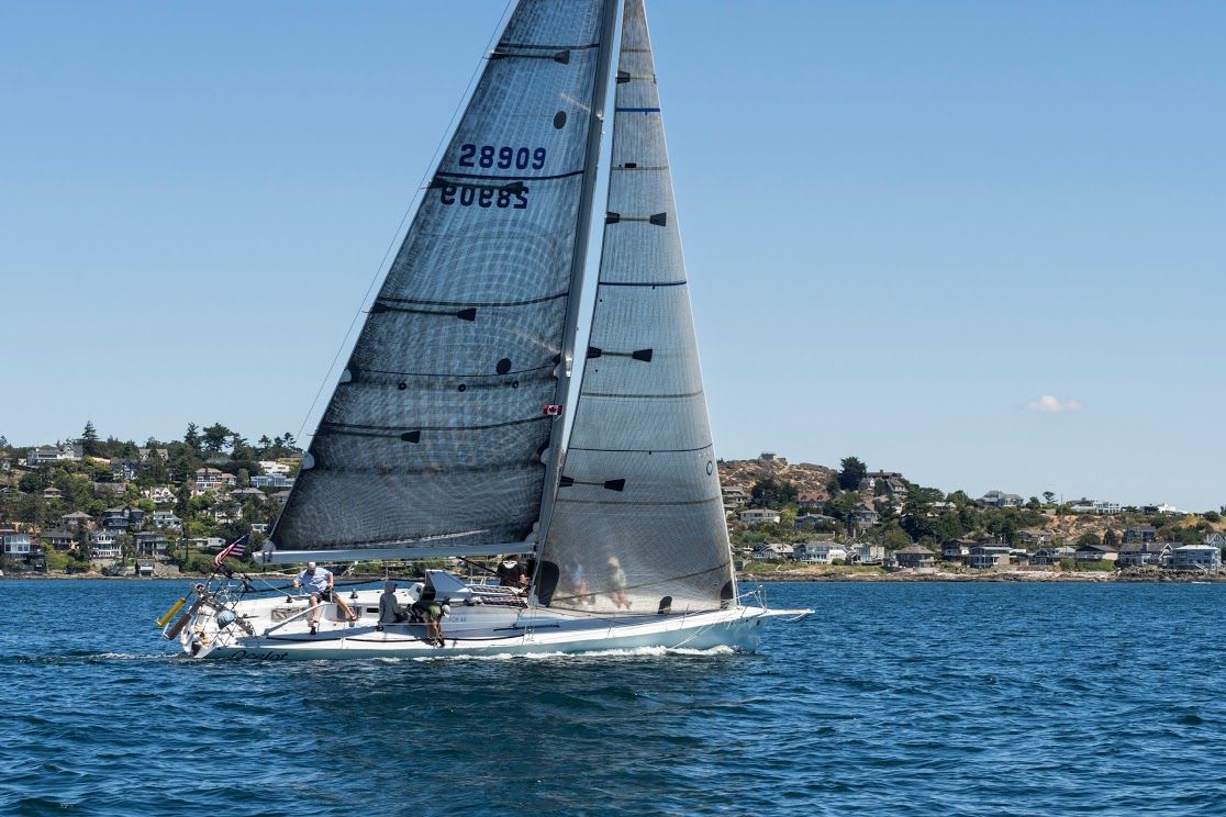 Messer gewonnen, Trimarane geschlagen: Jungle Kitty mit dem innovativen Fahrradantrieb am Heck. Foto: Dieter Loibner