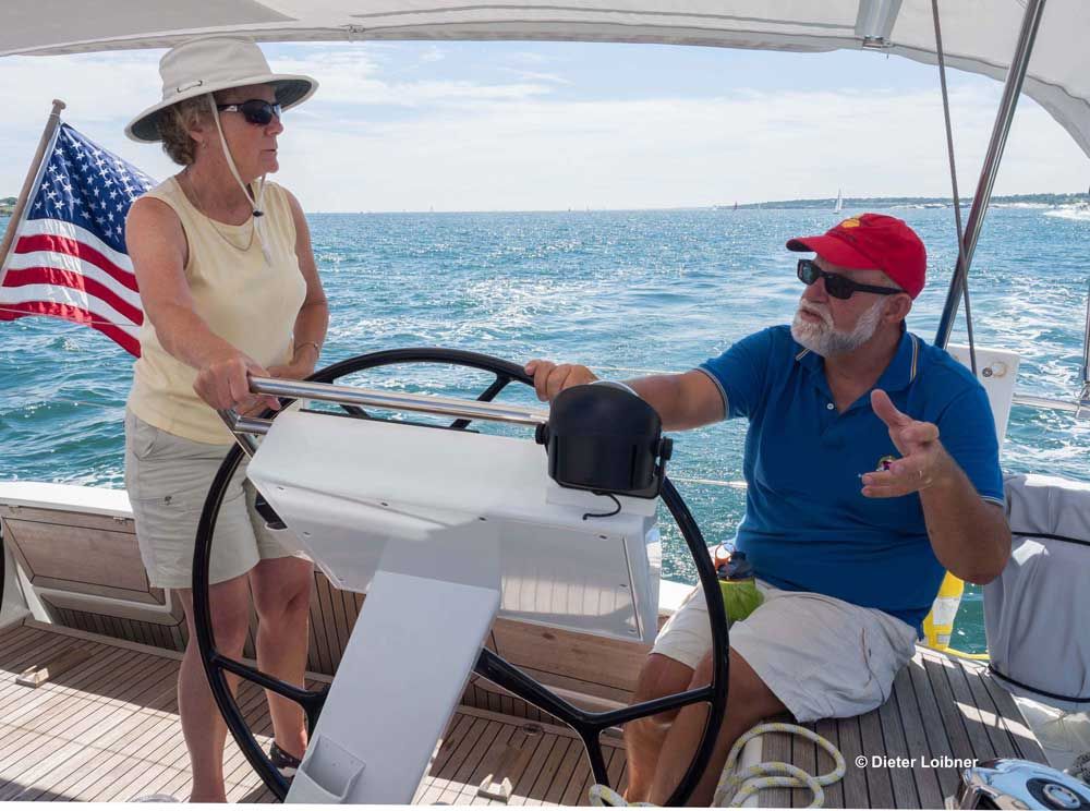 McInnis (r.) und seine Frau Nancy Jamison sind beide kompetente Segler und teilen sich die Aufgaben an Bord. Foto: Dieter Loibner