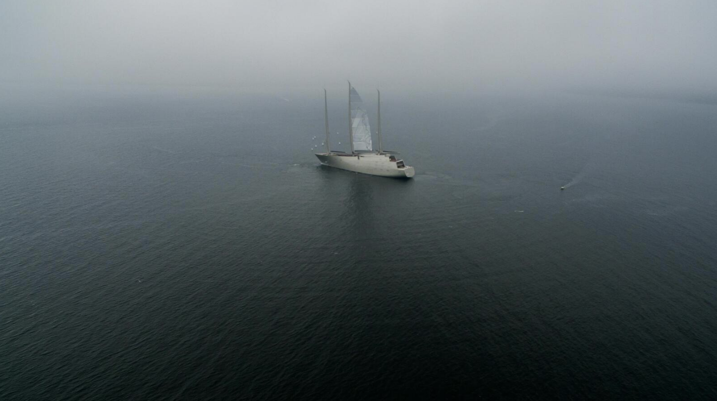 Segelyacht "A" beim (automatischen) Segelsetzen. Foto: © imago/CHROMORANGE