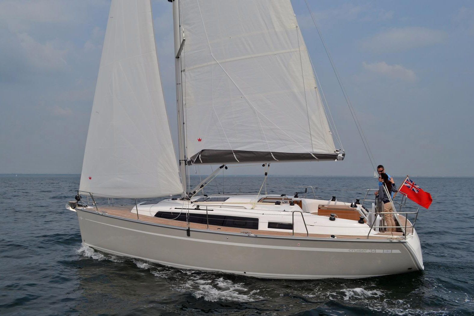 Dei Cruiser 34 mit Standardbesegelung . Dank Gewichtsersparnis durch Infusionsbauweise sind die Segelleistungen auch bei Leichtwind ansprechend.