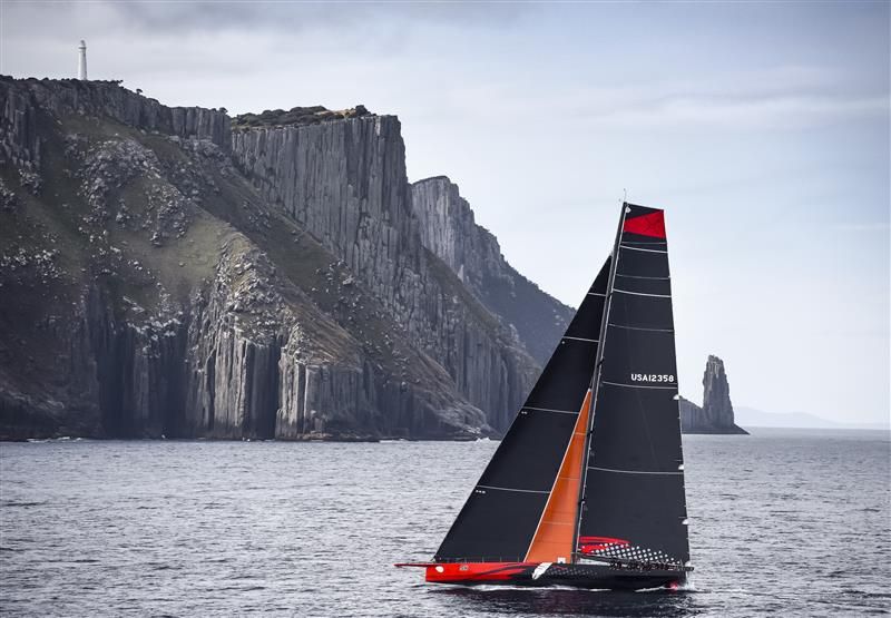 Comanche nähert sich Tasmanien.Foto: Rolex/Kurt Arrigo