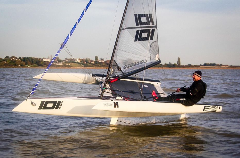 Drei Rümpfe und viel Spaß: Der F101 Foiler-Trimaran
