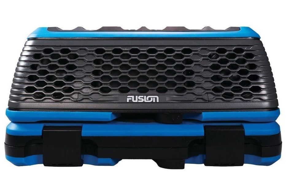 Die StereoActive Bluetooth-Box ist robust. Der Sockel ist optional und hält eine Überraschung bereit: Ein wasserdichtes Fach für das Smartphone.