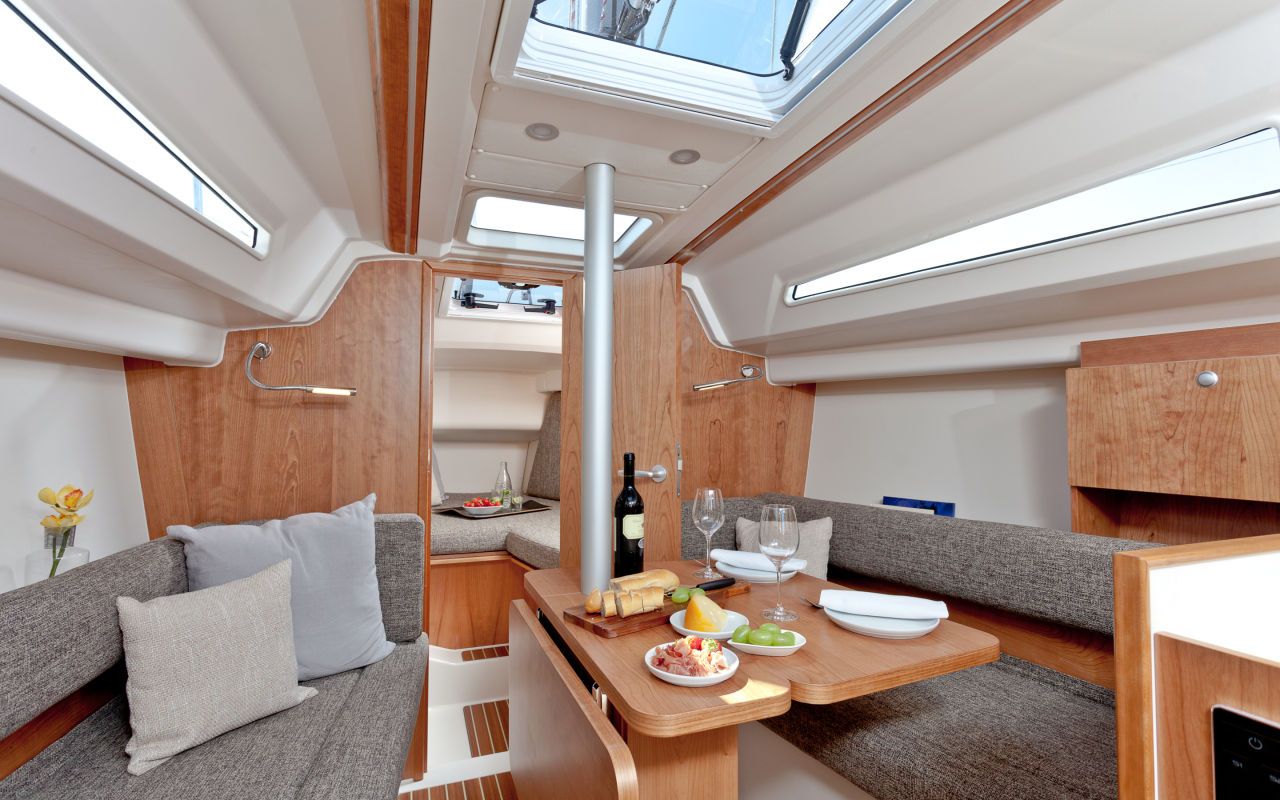 Wohnzimmer: Der Salon der Hanse 315 hat Platz für vier Personen.