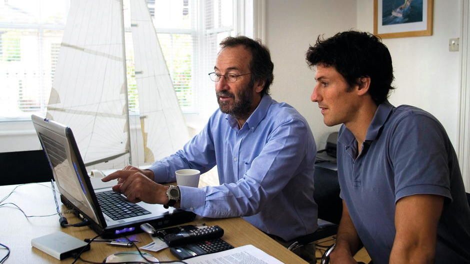 Bedachte Hofübergabe: Vater Rob und Sohn Tom Humphreys . Foto: Paul Todd/outsideimages.co.nz