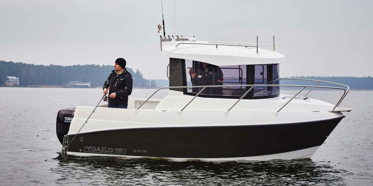 Nomen est omen: Pegasuz 560 Top Fisher, ein boot, das von Bauhaus nach Deutschland importiert wird.
