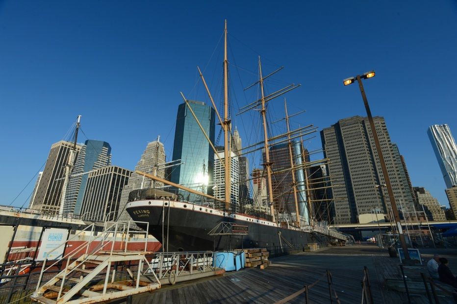 Der Flying P-Liner vor der Skyline von Manhattan. Foto: YACHT/T. Everke