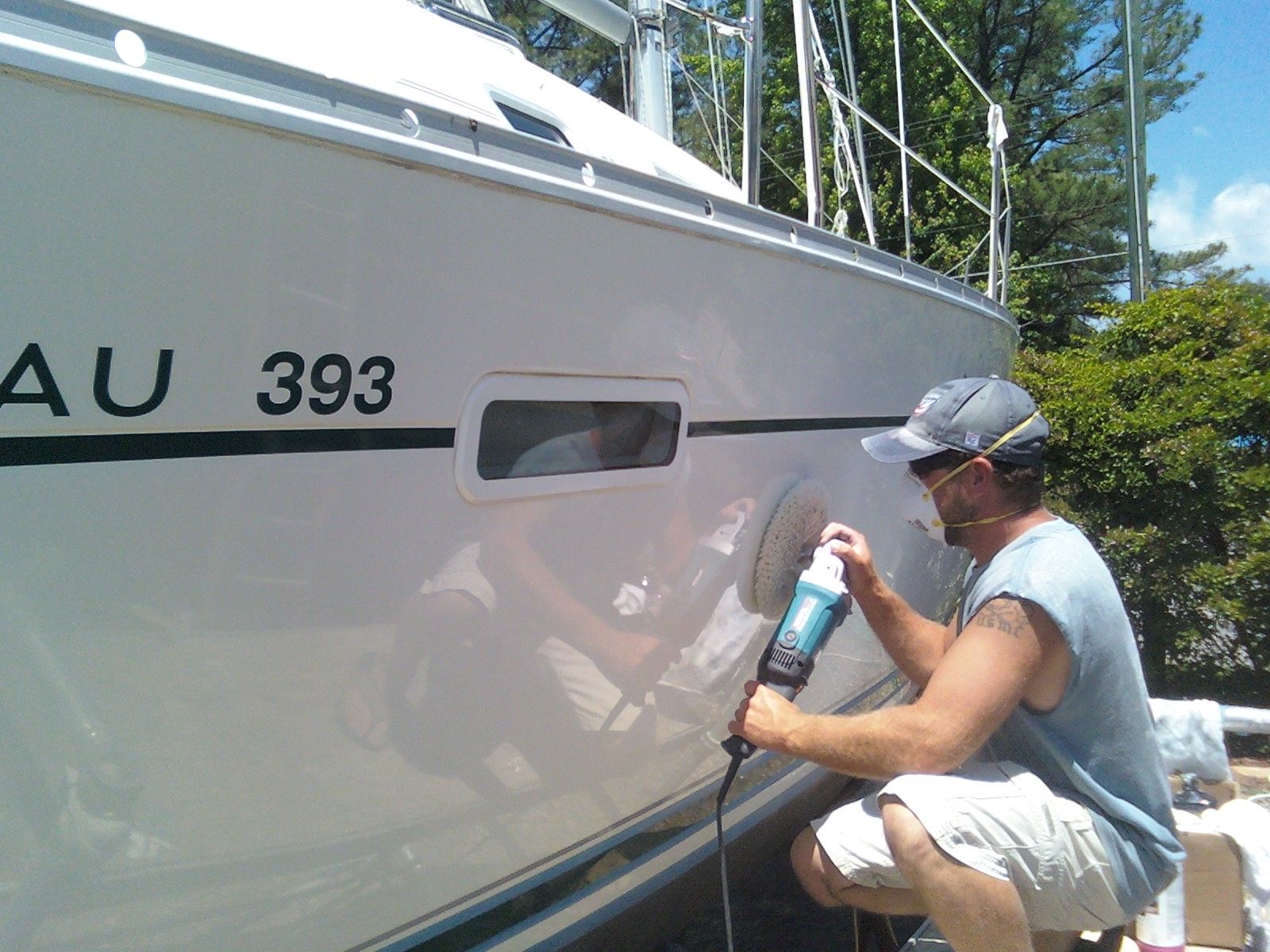 eine Polierscheibe ist der beste Freund für die GFK-Kosmetik.Foto: www.outboardmotoroilblog.com