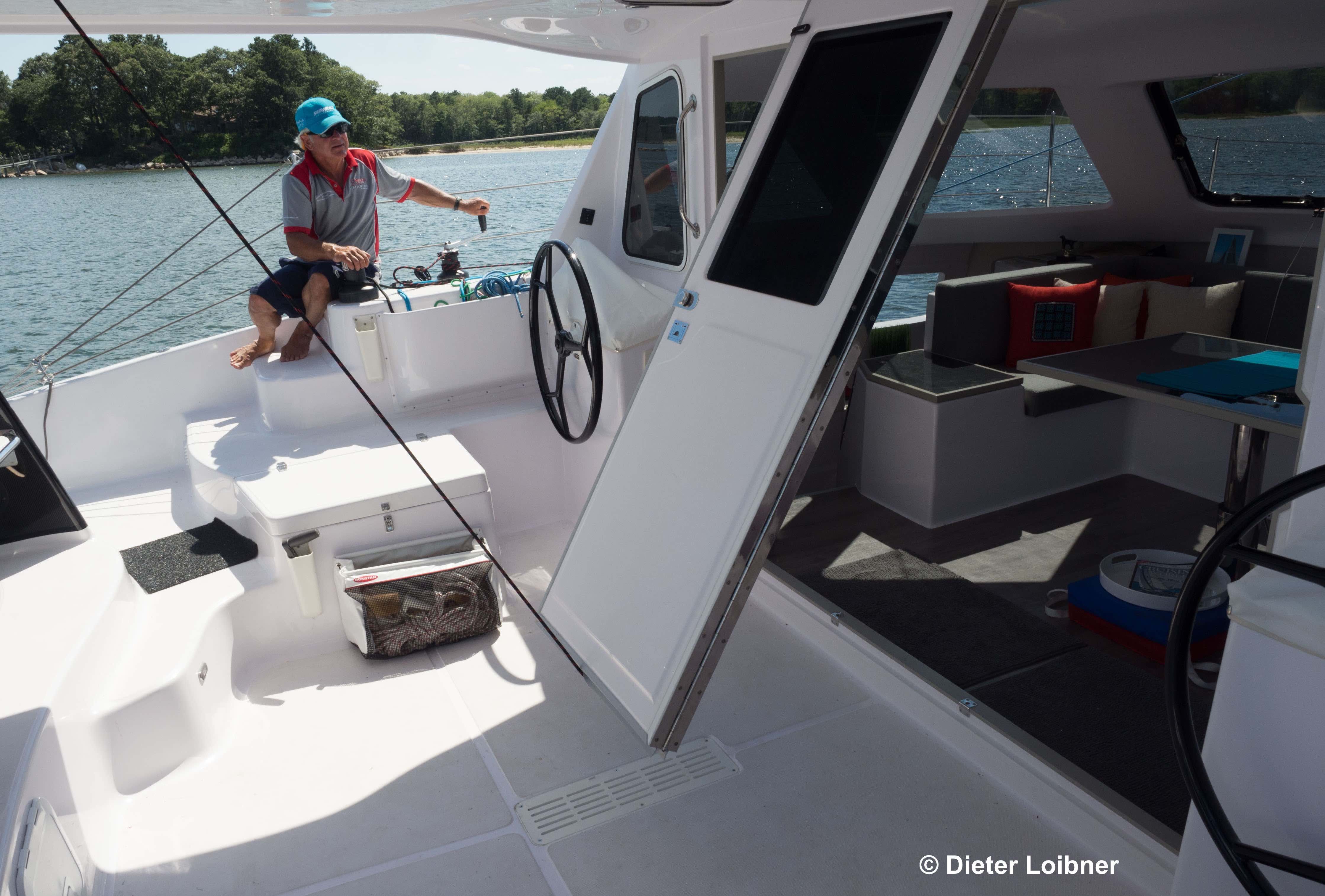 Klappen und kurbeln: Das Trifold-Door wird zum Verstauen nach oben gewinscht. Foto: Dieter Loibner