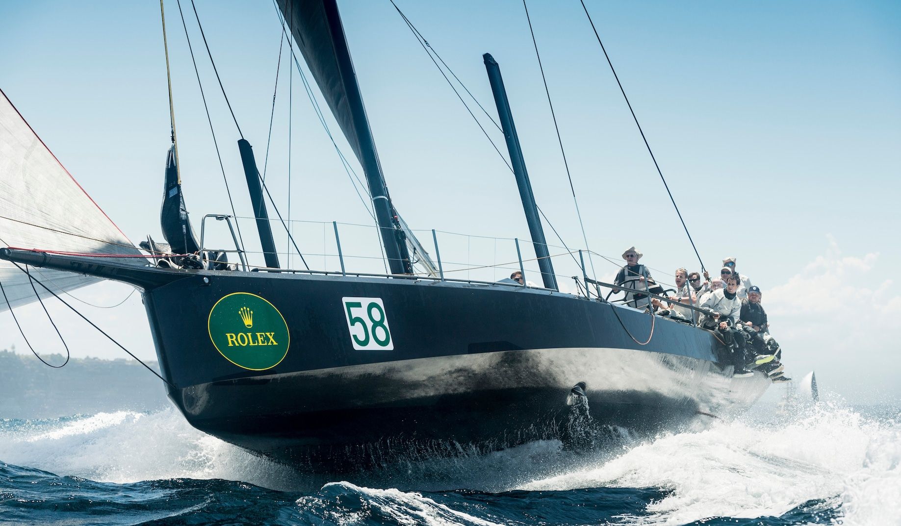 Auch gut: Jens Kellinghusen am Steuer seiner Varuna VI, einer ker 56, die im Konzert der Großen lange mitspielte. Foto: Rolex/Kurt Arrigo