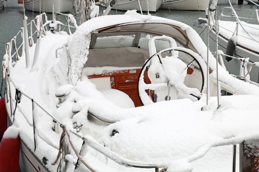 Überraschender Wintereinbruch oder säumiger Eigner? Solange es nicht extrem kalt wird, sollten wasserdichte Elektronikgeräte dem Wetter standhalten. Foto: www.blogbattery.com