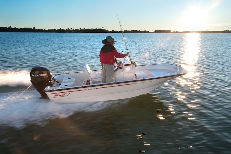Comprar barco a motor consola central Bosotn Whaler 150 Montawk