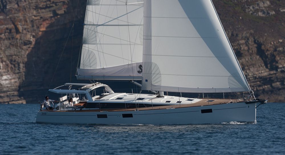 Beneteau Sense 57 costado toldilla
