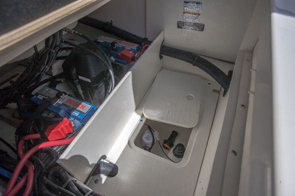 Lancha Sea Ray 220 Sundeck OB estiba