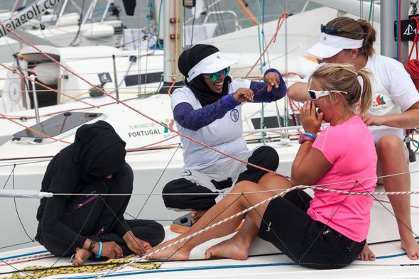 Vela Europeo de J80 mujeres a bordo