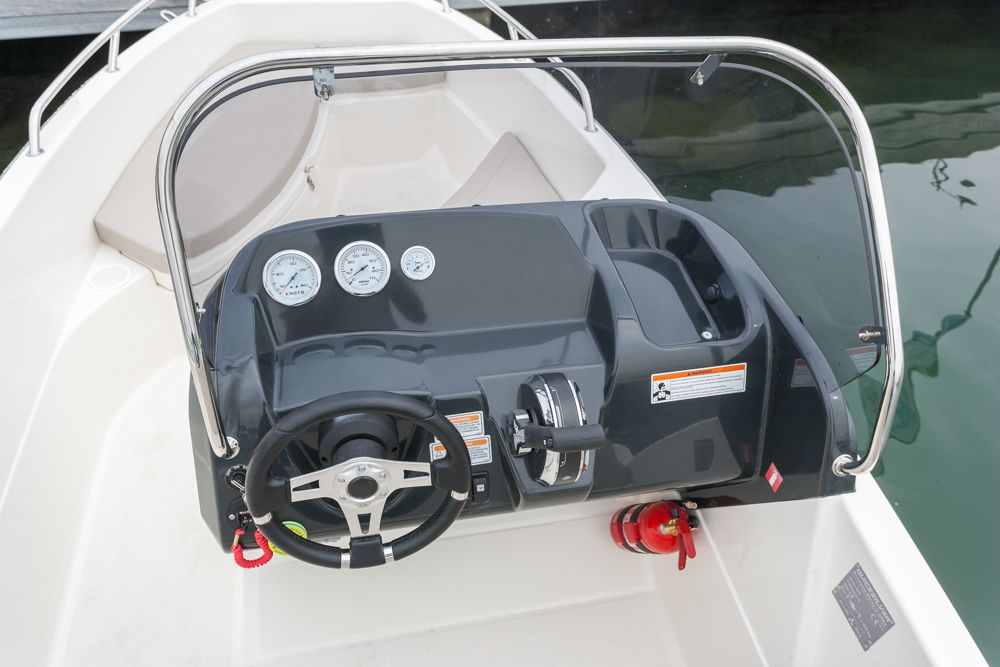 Quicksilver Activ 455 Open - puesto de mando