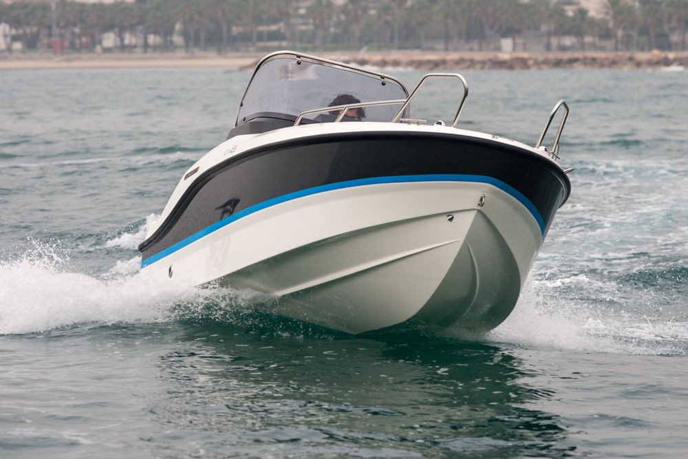 Quicksilver Activ 455 Open - proa