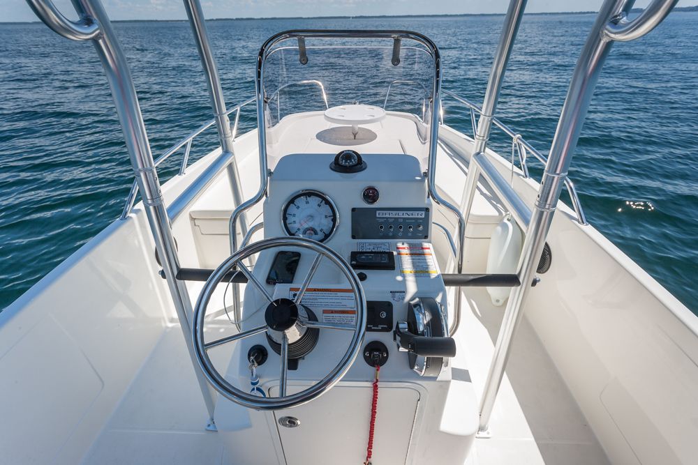 Prueba Bayliner Element CC7 consola central puesto de mando