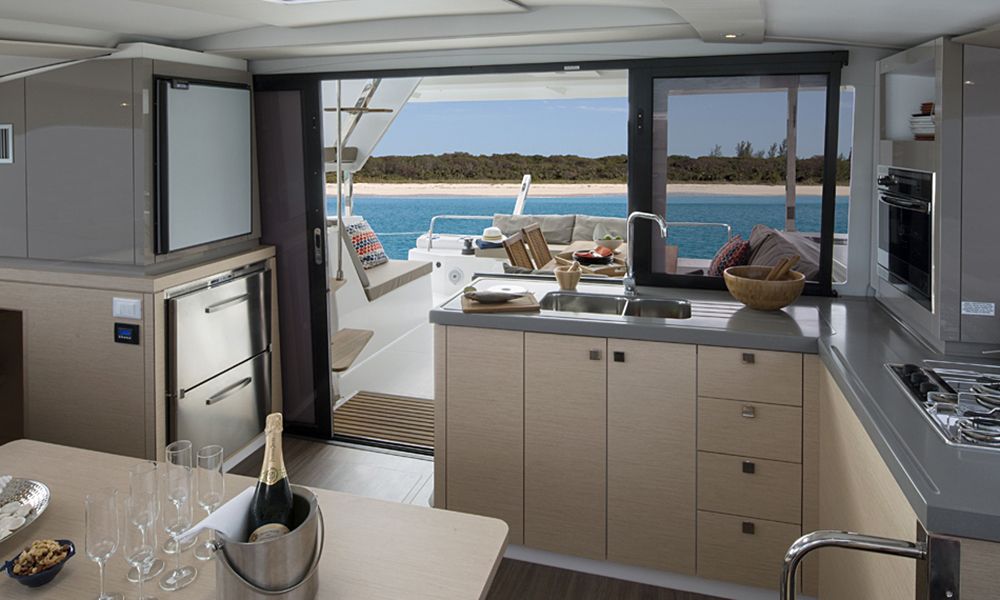 Fountaine Pajot Lucia 40 cocina