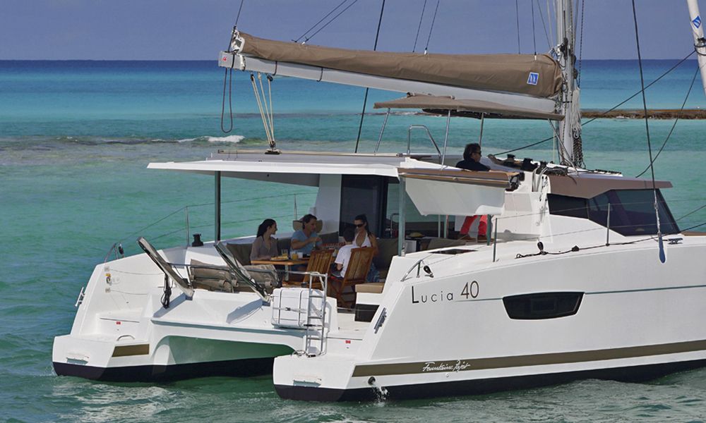Fountaine Pajot Lucia 40 bañera