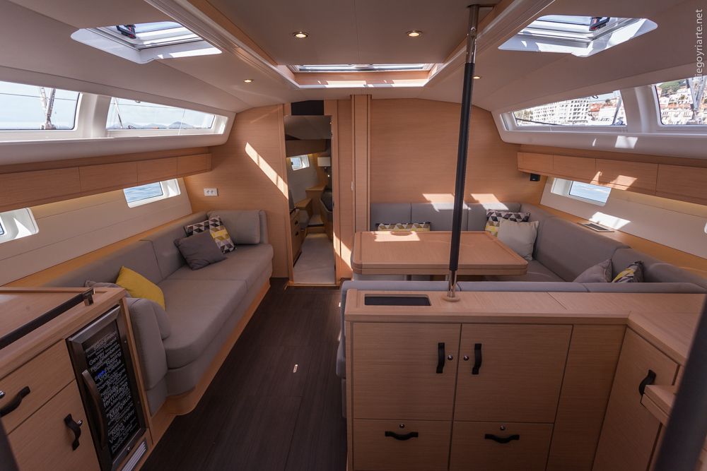 Jeanneau 54 salon
