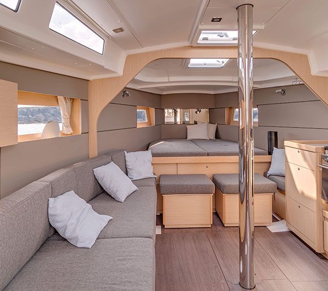 Bajo cubierta Beneteau Oceanis 38