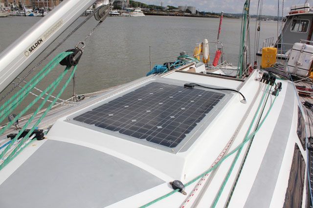 panel solar grande cubierta barco
