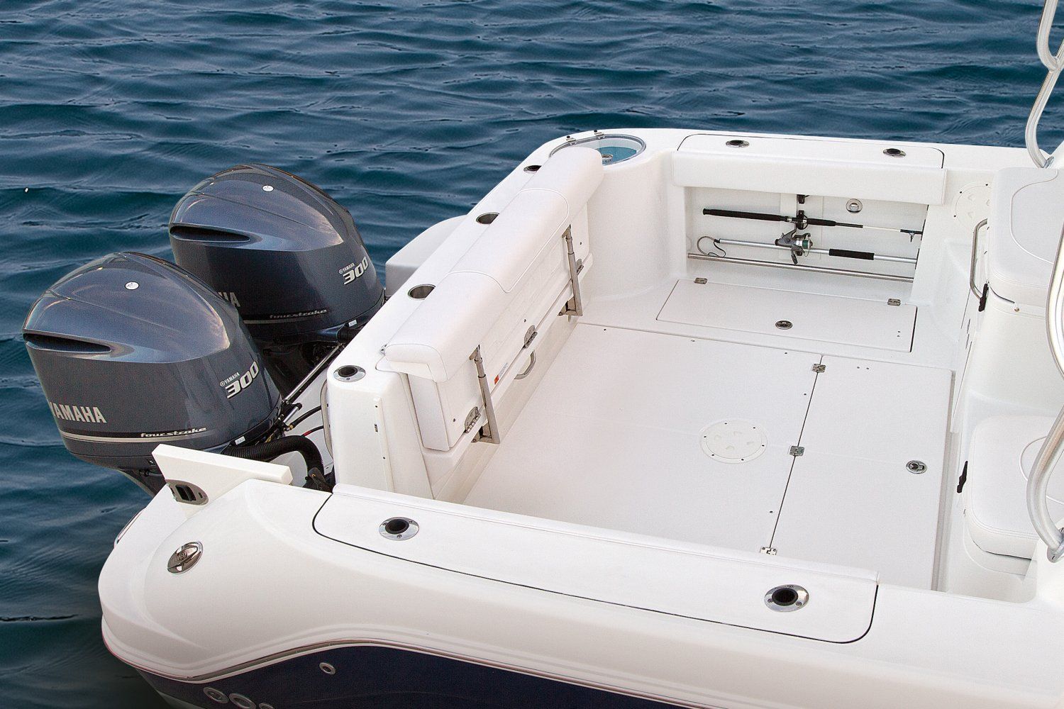 Popa de barco de pesca deportiva