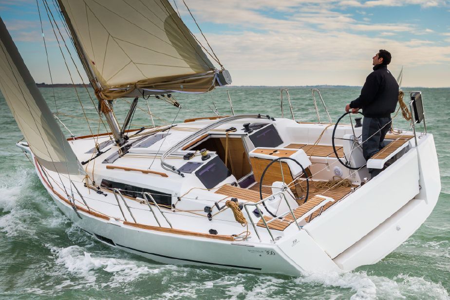 dufour-grand-large-350 navegando popa