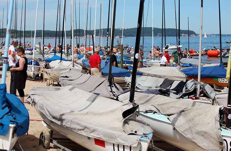 Finns en la playa de Sopot Campeonato del Mundo Master Finn