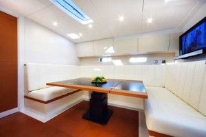 md53-power-int-04 Maxi Dolphin MD53 saloon table