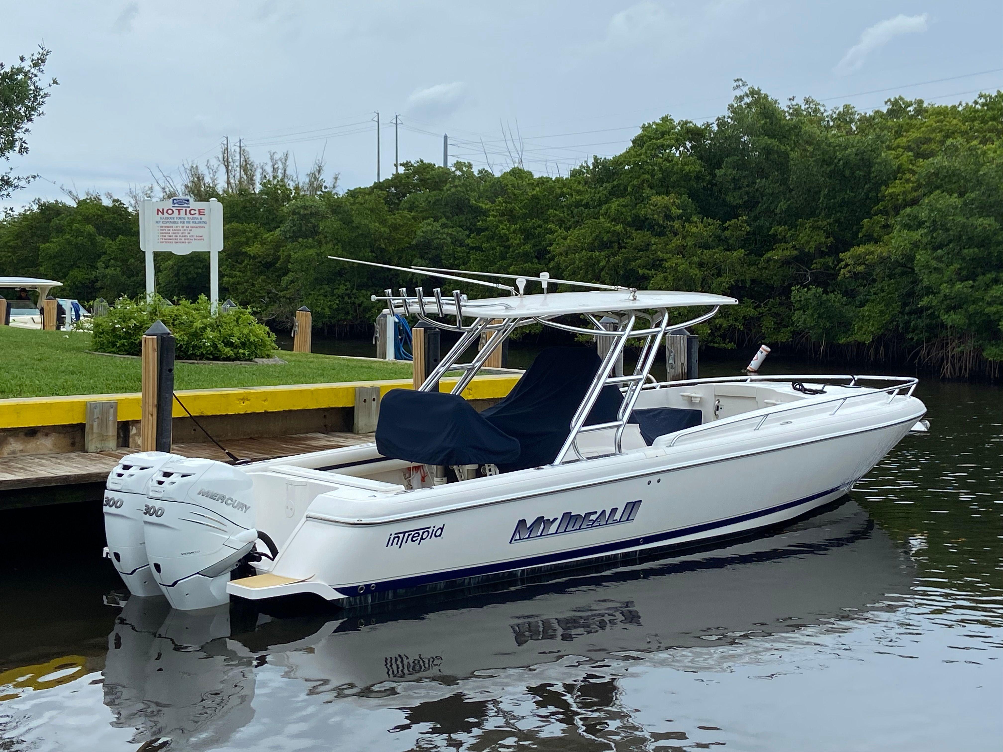 2013 Intrepid 327 CU