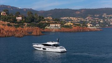 2023 Azimut S8