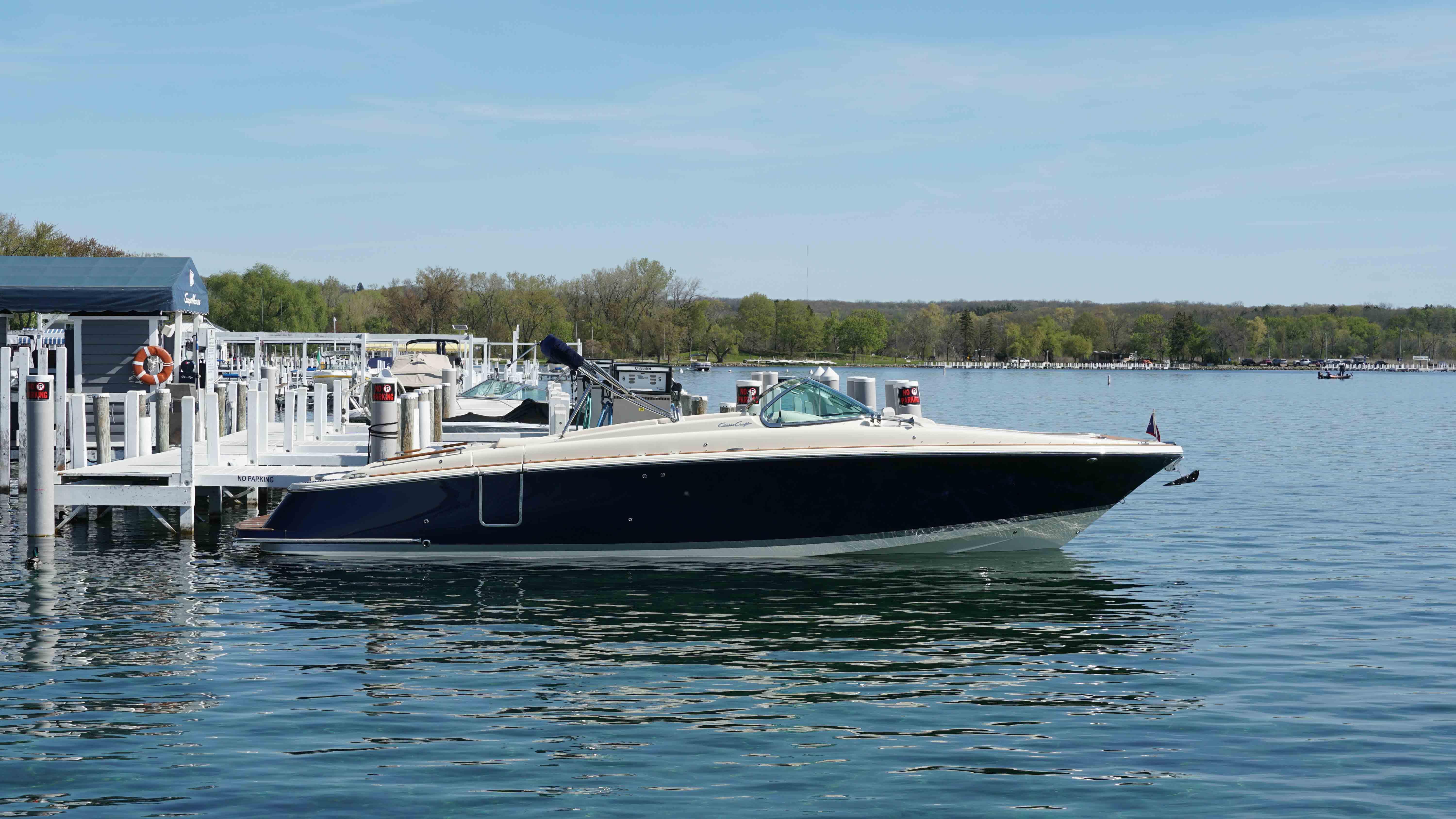 Chris-Craft 35 Launch GT