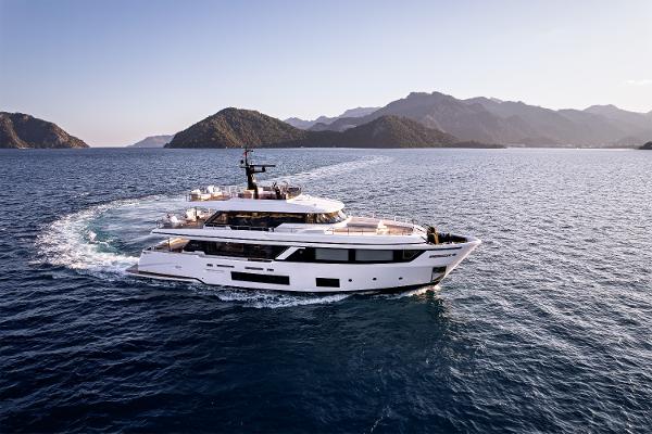 Custom Line Navetta 30