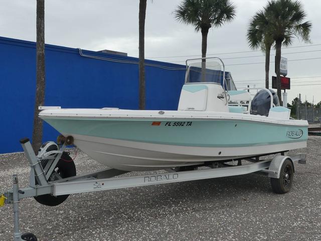 2021 Robalo 206 Cayman