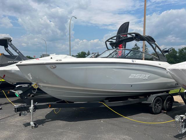 2024 Yamaha Boats 252XE