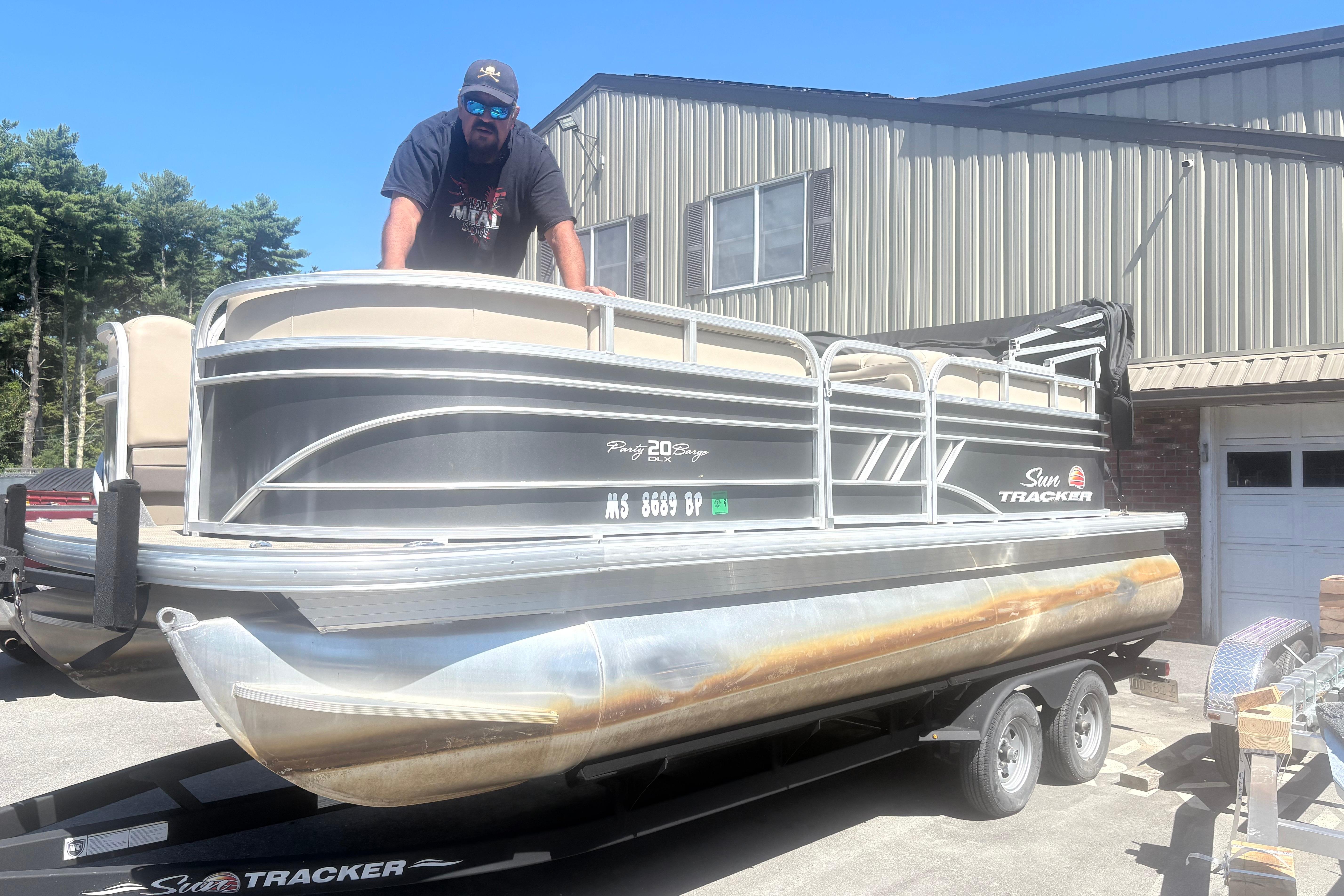 2021 Sun Tracker Party Barge 20 DLX