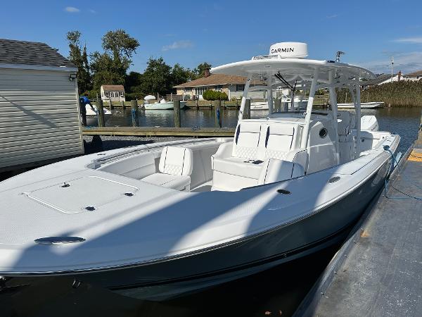 Southport 33 FE 2025 Southport 33 FE boat docked, featuring sleek design and spacious seating.