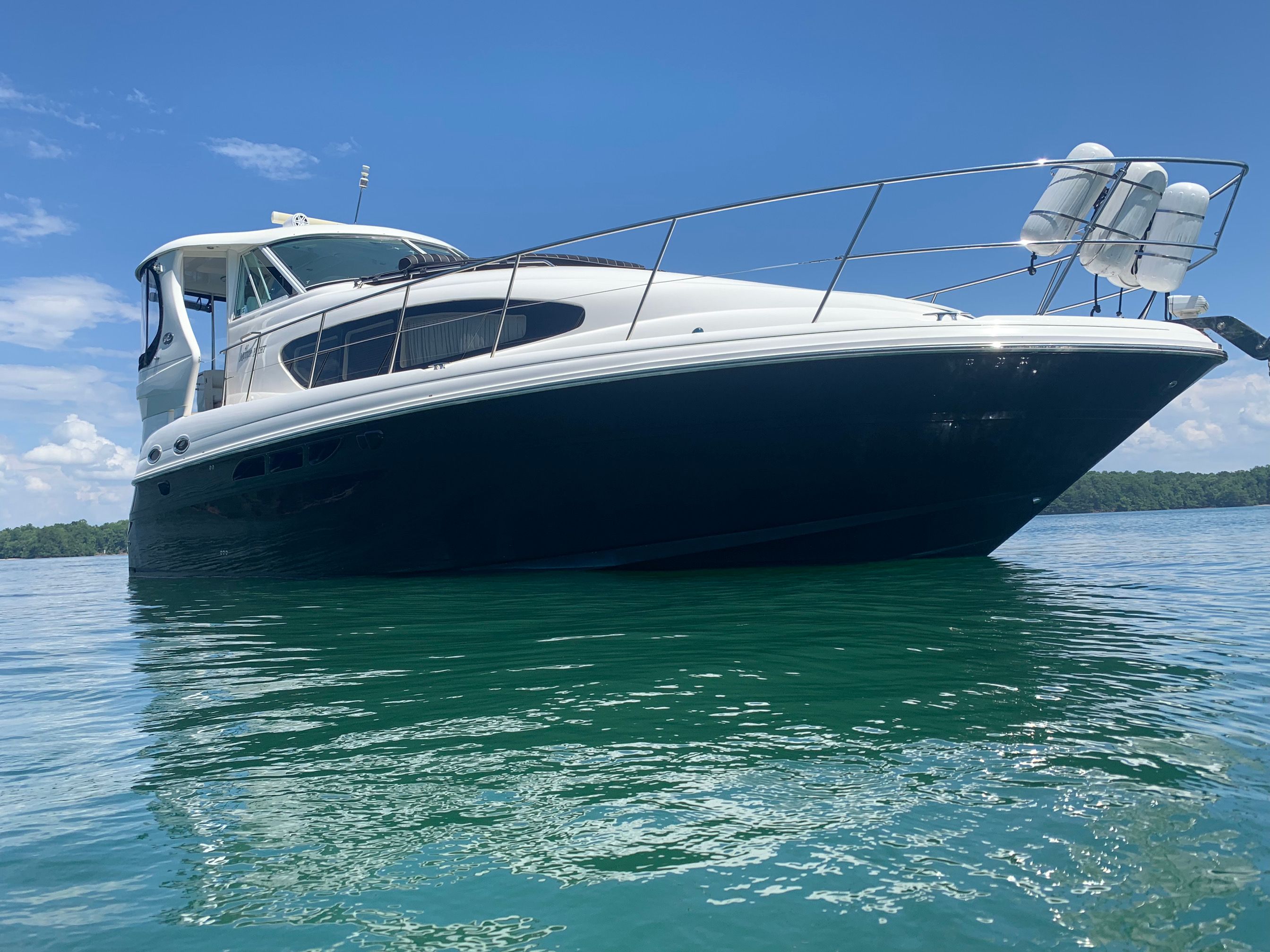 Sea Ray 40 Motor Yacht