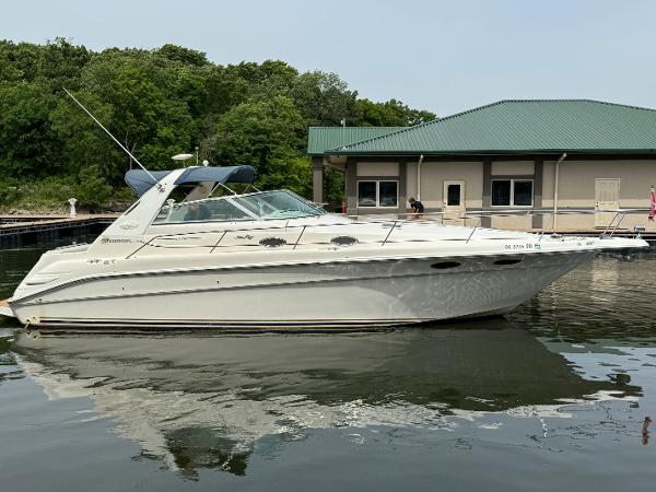 Sea Ray 330 Sundancer 1998 Sea Ray 330 Sundancer yacht docked near a marina.