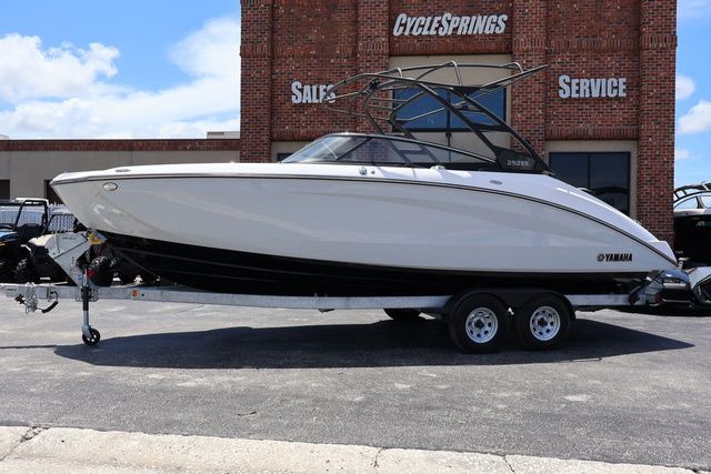 Yamaha Boats 252SE-MIST GRAY-GALVANIZE
