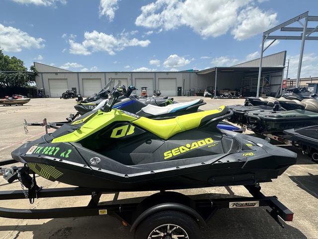 Sea-Doo SPARK TRIXX 3-UP ROTAX 900 H.O. ACE IBR