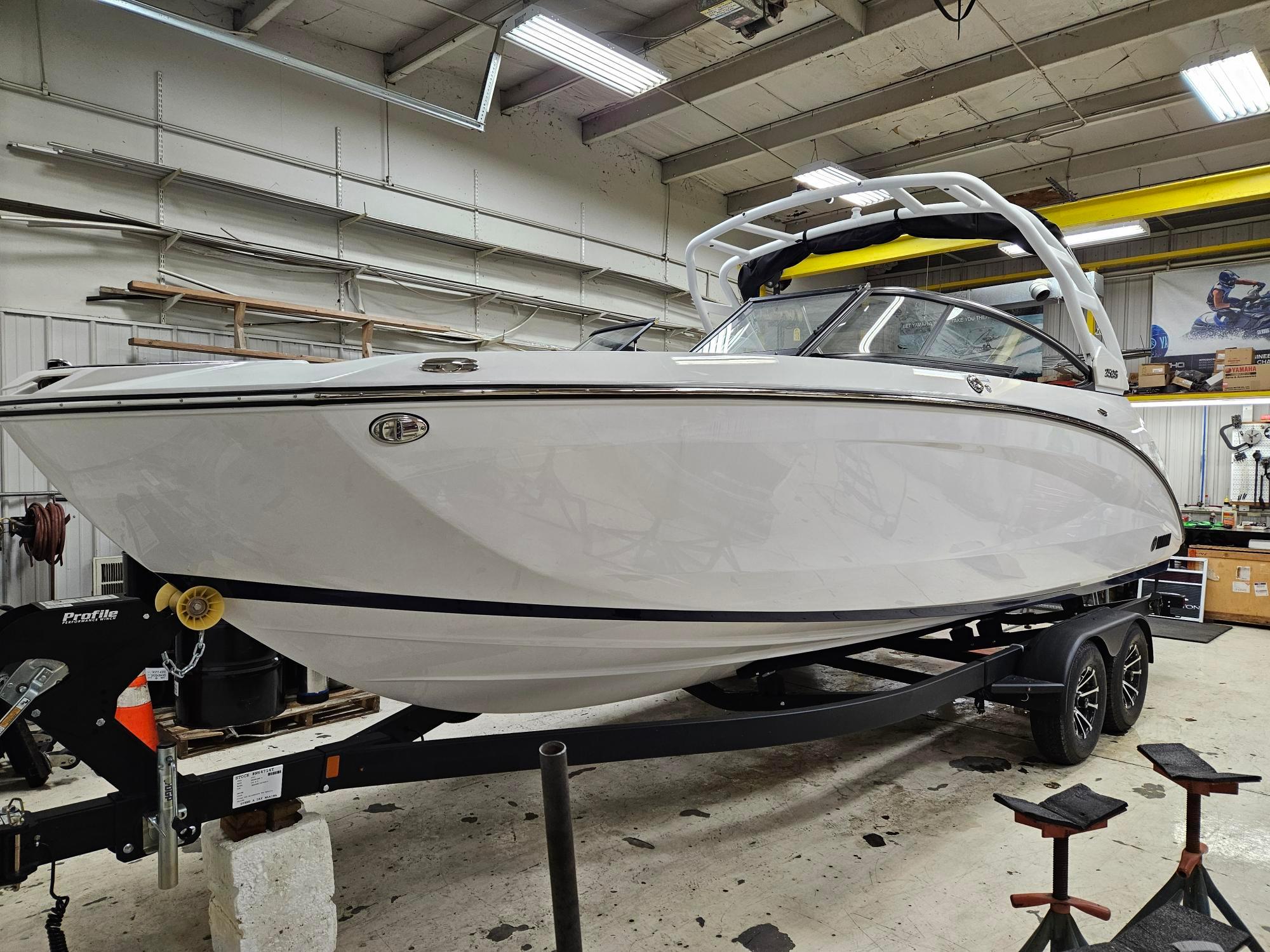 2025 Yamaha Boats 252 S