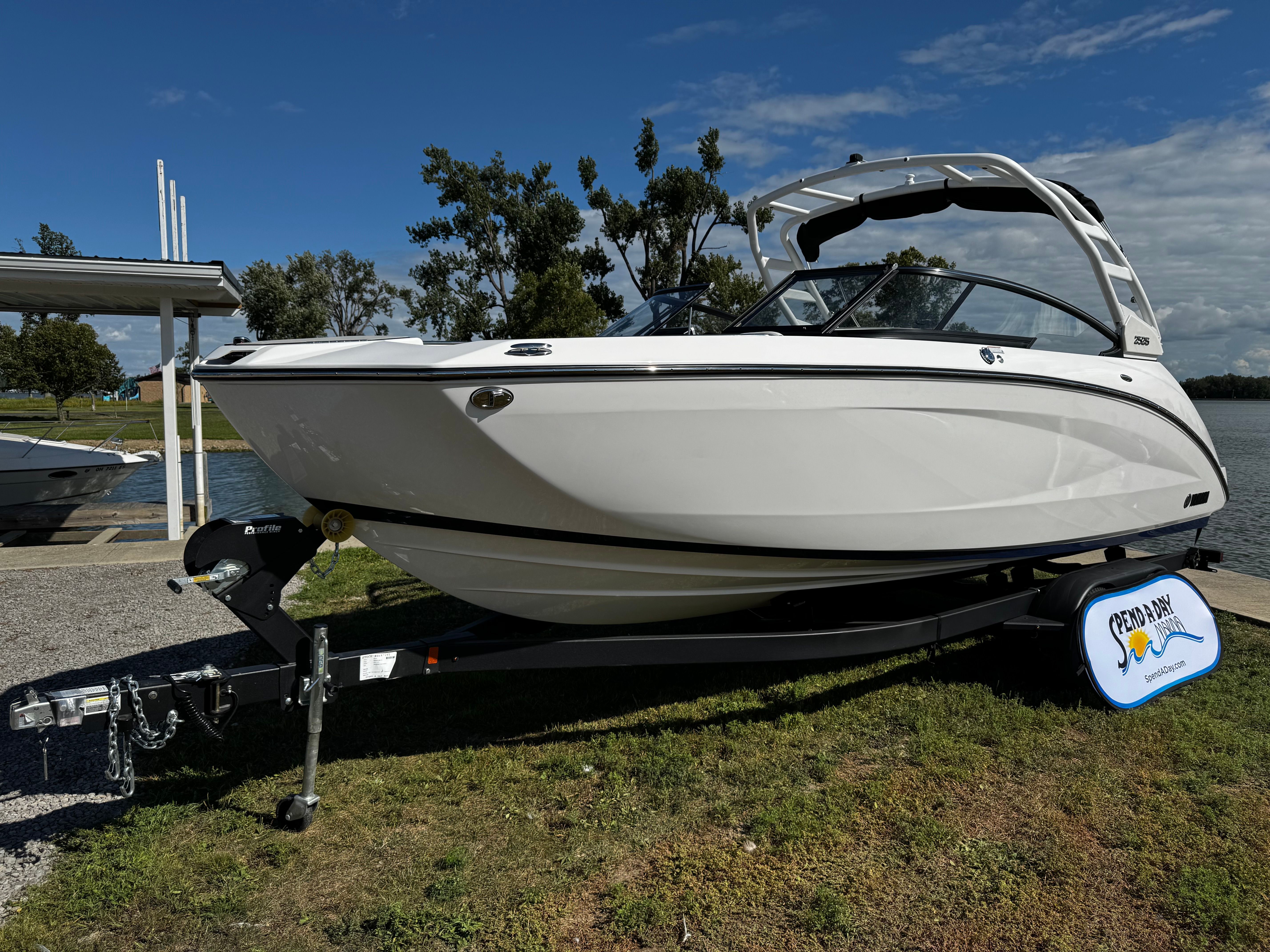 2025 Yamaha Boats 252S