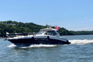 Sea Ray 420 Sundancer 2004 Sea Ray 420 Sundancer cruising on a scenic lake with forested shoreline.