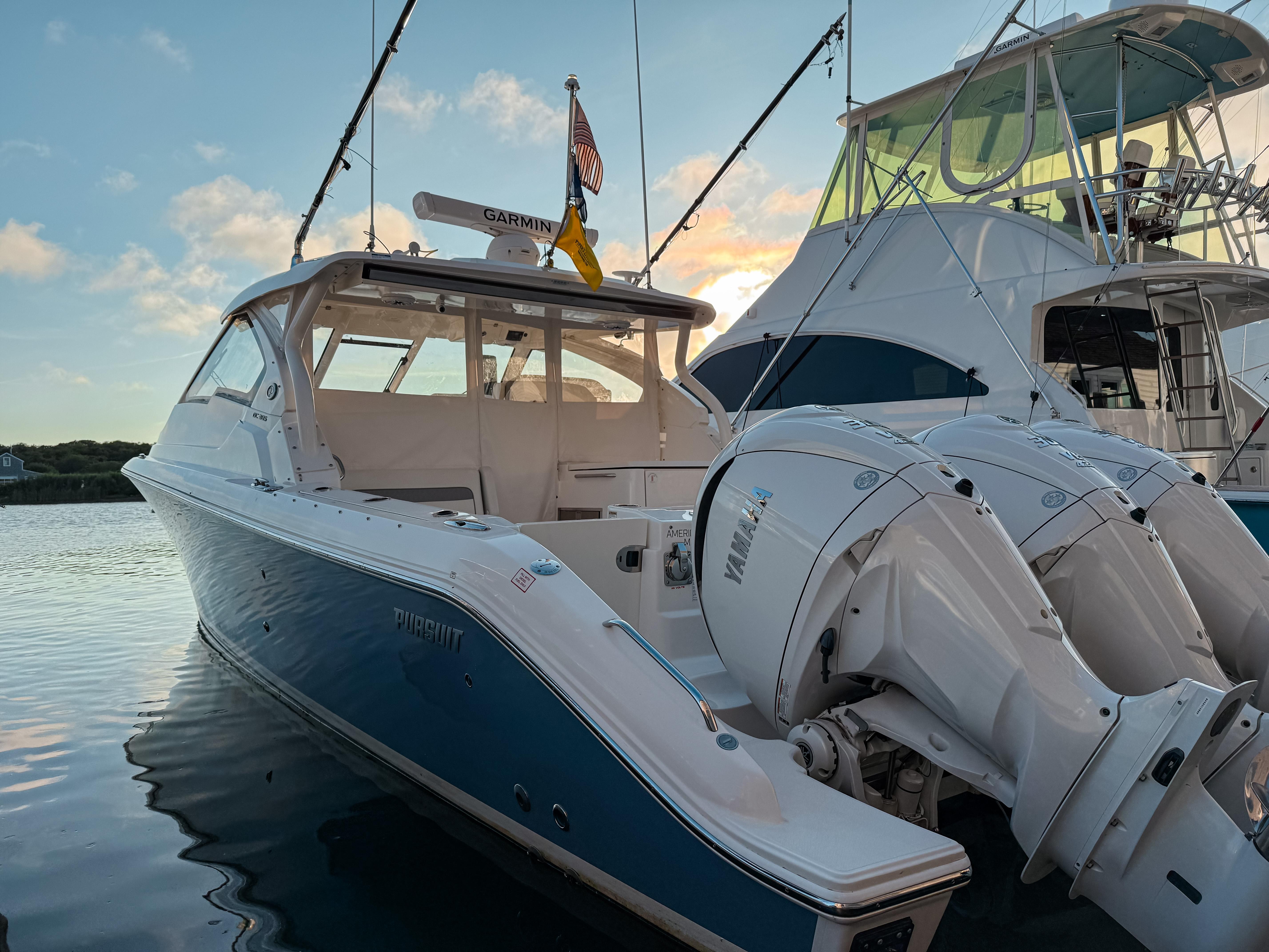 2022 Pursuit DC 365 Dual Console