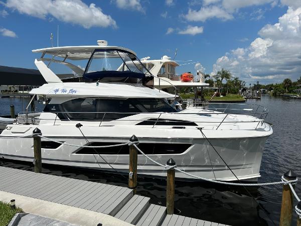 Aquila 44 Yacht