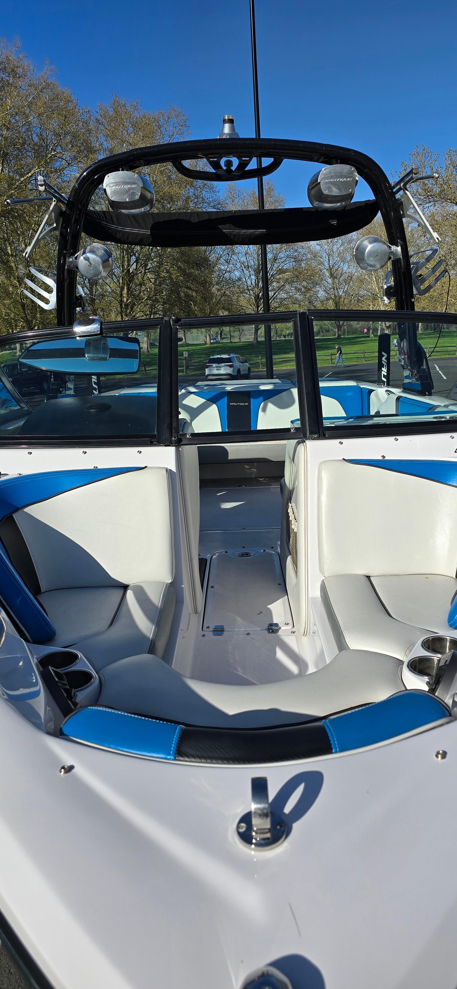 2011 Correct Craft Super Air Nautique 210TE